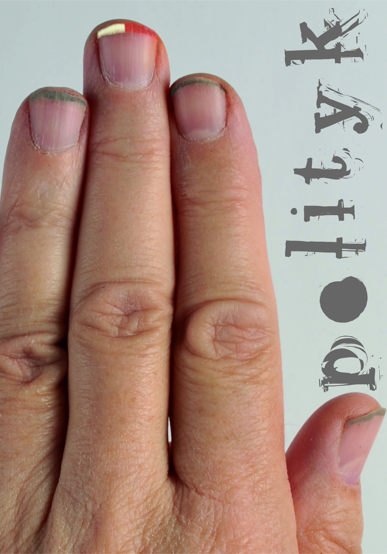 mieć brud za paznokciami oznacza zagrabienie czegoś czego nie należało robić